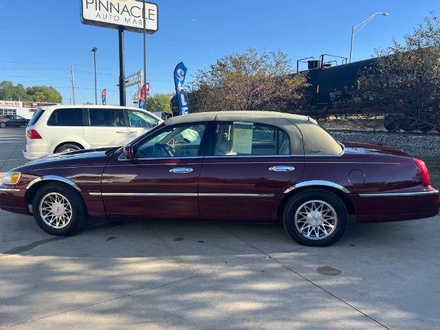 2002 Lincoln Town Car Signature