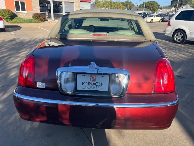 2002 Lincoln Town Car Signature
