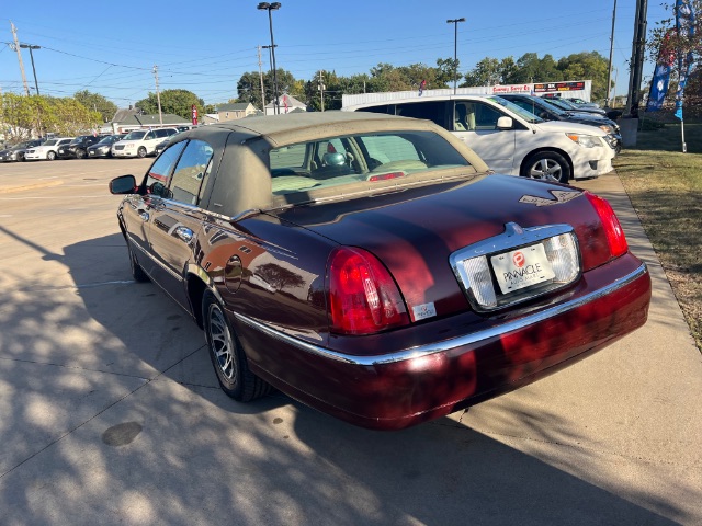 2002 Lincoln Town Car Signature