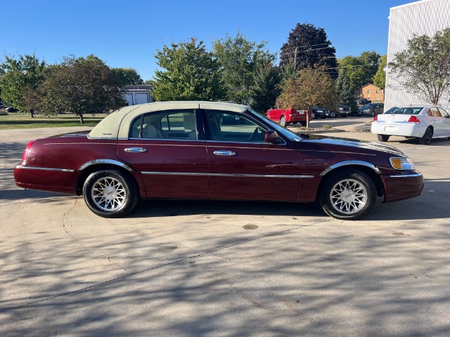 2002 Lincoln Town Car Signature