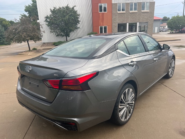 2023 Nissan Altima SL FWD