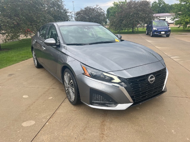 2023 Nissan Altima SL FWD