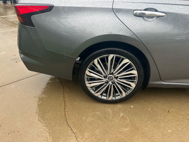 2023 Nissan Altima SL FWD