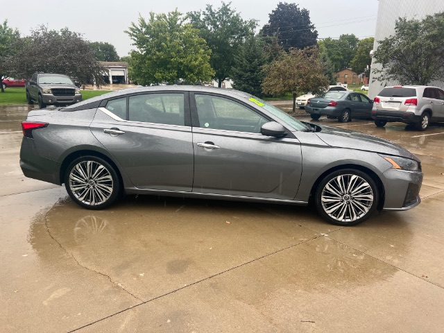 2023 Nissan Altima SL FWD