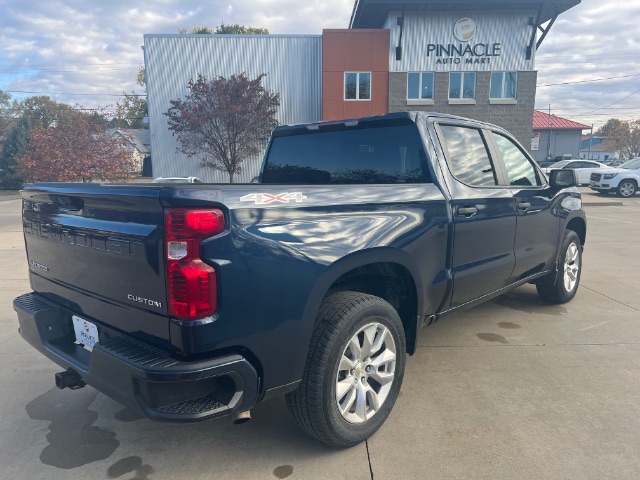 2022 Chevrolet Silverado 1500 4WD Crew Cab Short Bed Custom