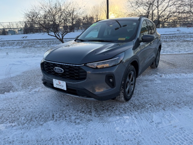 2025 Ford Escape ST-Line Select's photo