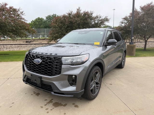 2025 Ford Explorer ST-LINE 4WD (PL535)'s photo